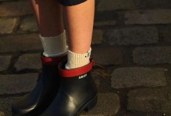 网友爆料雨靴视频播放,雨靴舞动，演绎别样风情