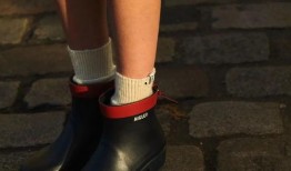 网友爆料雨靴视频播放,雨靴舞动，演绎别样风情